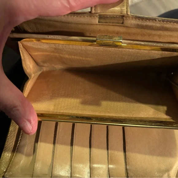 Authentic Vintage Chanel CC Timeless Bifold Wallet – Tan Caviar Leather - Picture 4 of 5